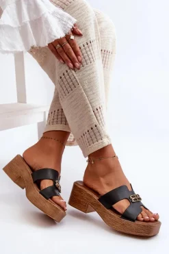 Zazoo 40412 Skórzane Eleganckie Klapki Damskie Ze Złotą Ozdobą Czarne