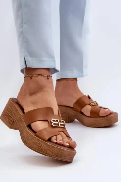 Zazoo 40412 Skórzane Eleganckie Klapki Damskie Ze Złotą Ozdobą Brązowe