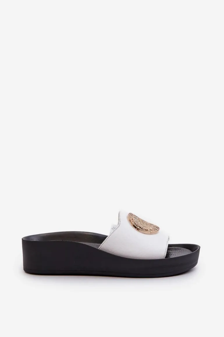 Zazoo 2920 Skórzane Klapki Damskie Na Koturnie Ze Złotym Detalem Białe