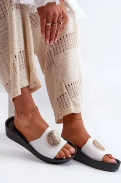 Zazoo 2920 Skórzane Klapki Damskie Na Koturnie Ze Złotym Detalem Białe