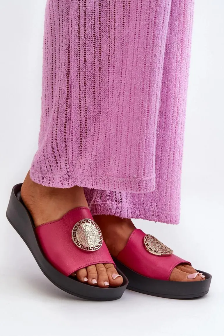 Zazoo 2920 Skórzane Klapki Damskie Na Koturnie Ze Złotym Detalem Fuksja