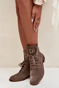 Zazoo 2955 Zamszowe Botki Workery Ze Złotym Detalem Na Języku Ciemnobeżowe