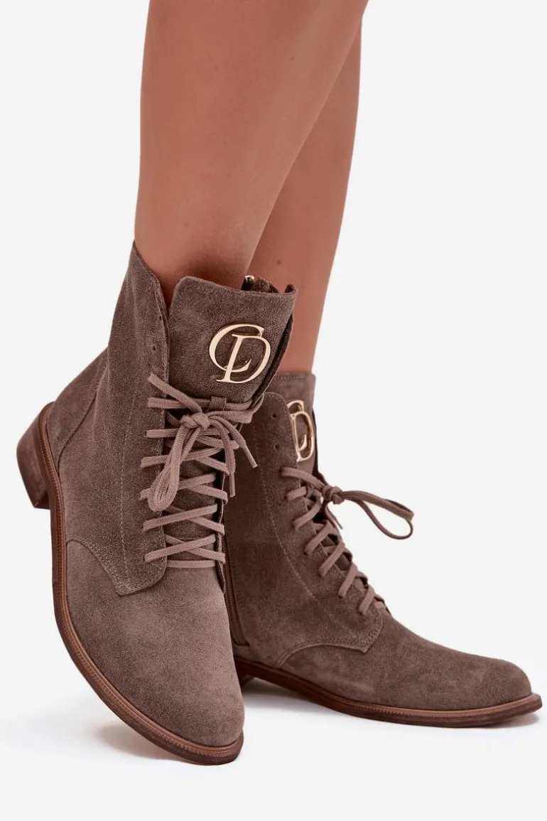 Zazoo 2955 Zamszowe Botki Workery Ze Złotym Detalem Na Języku Ciemnobeżowe