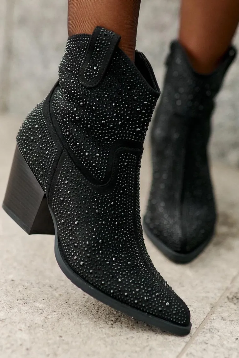 Zdobione Botki Kowbojki Na Obcasie Z Noskami W Szpic S.Barski HY42-121 Czarne