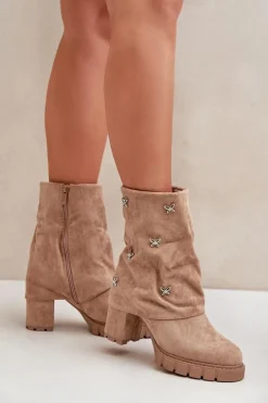 Zdobione Botki Z Wywiniętą Cholewką Na Słupku Beżowe Esadora