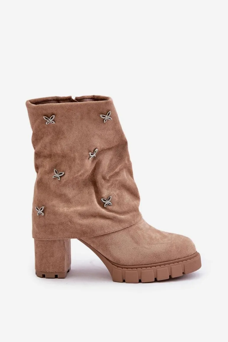 Zdobione Botki Z Wywiniętą Cholewką Na Słupku Beżowe Esadora