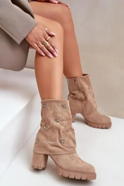Zdobione Botki Z Wywiniętą Cholewką Na Słupku Beżowe Esadora